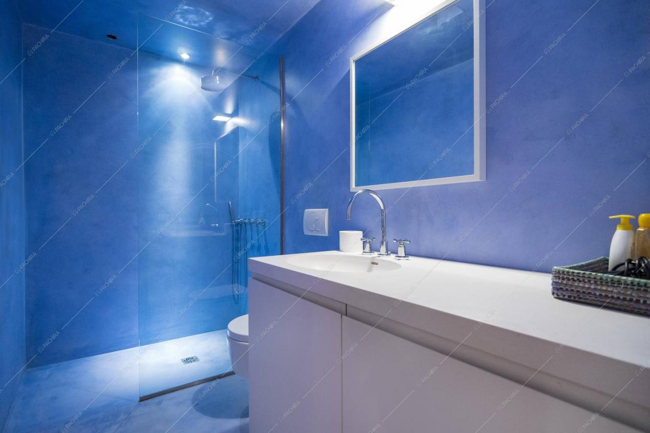 Bagno celeste in stile minimal