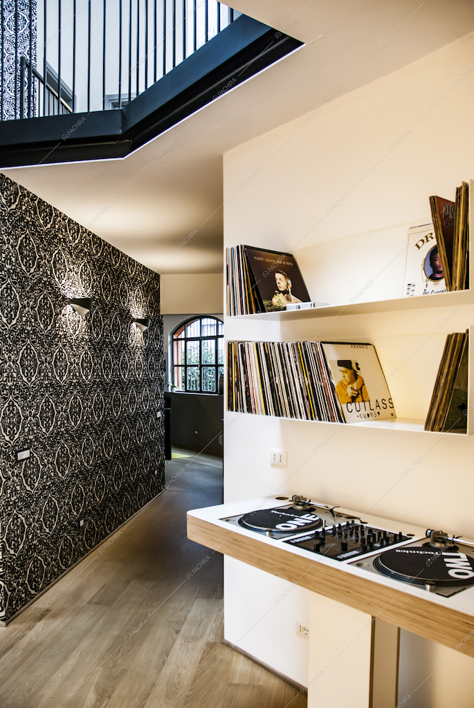 Corridoio nel loft moderno a Milano
