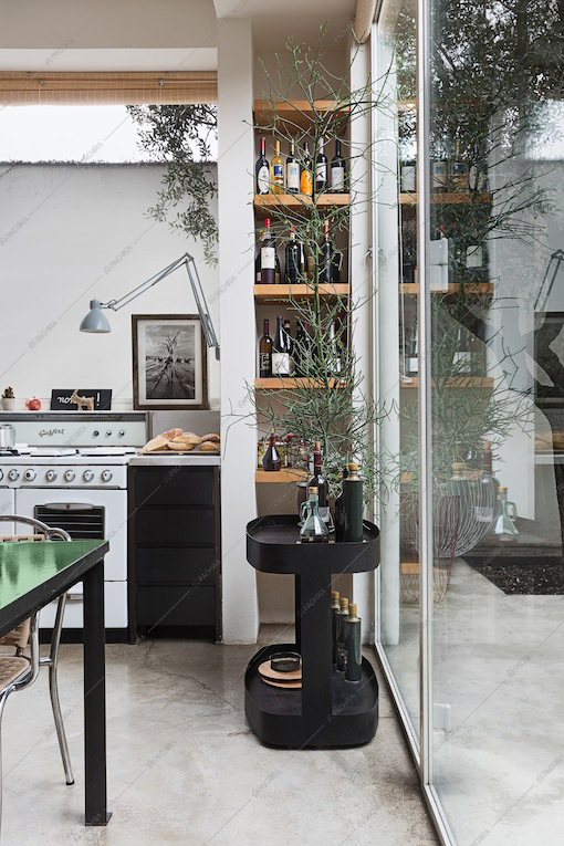 Cucina moderna con fornelli a gas