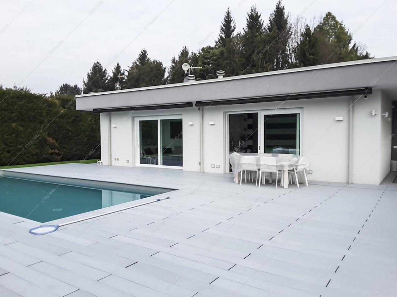 La villa moderna e la piscina