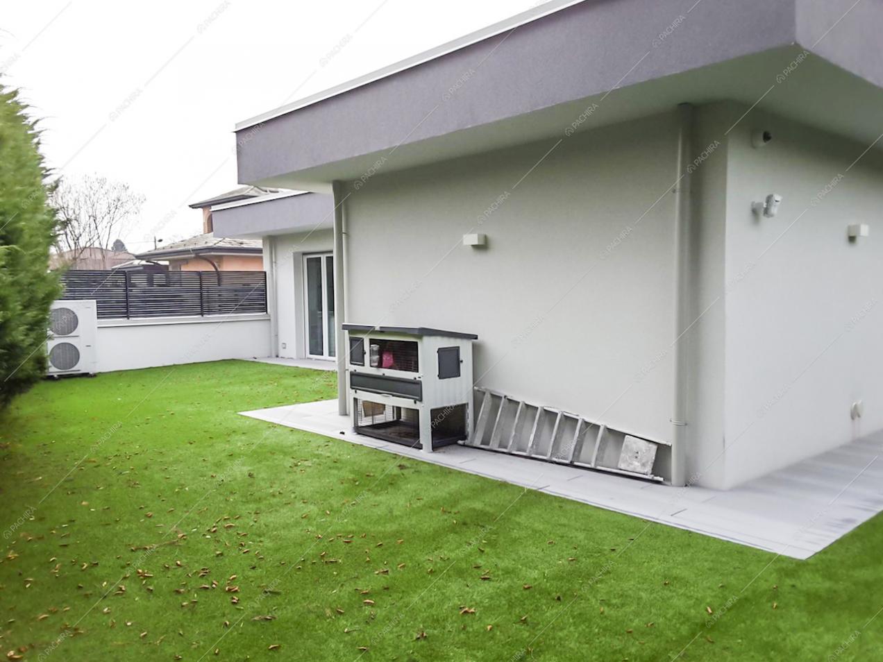 Gli esterni della villa e il barbecue