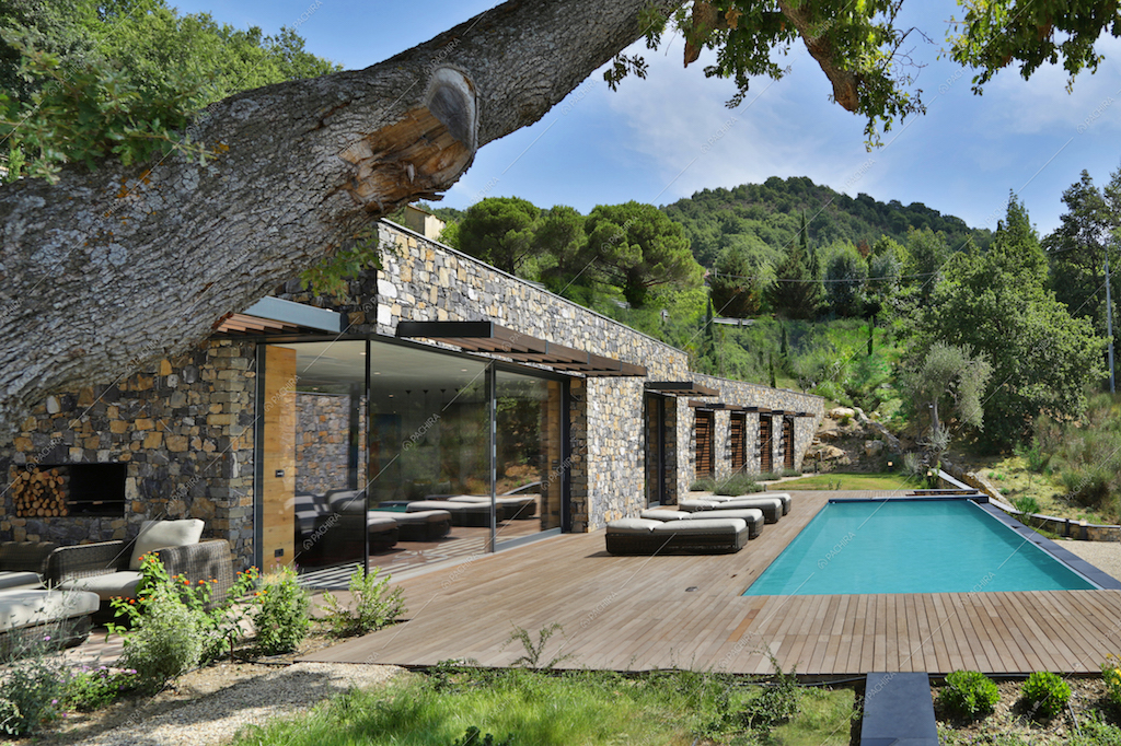 Villa contemporanea con piscina esterna