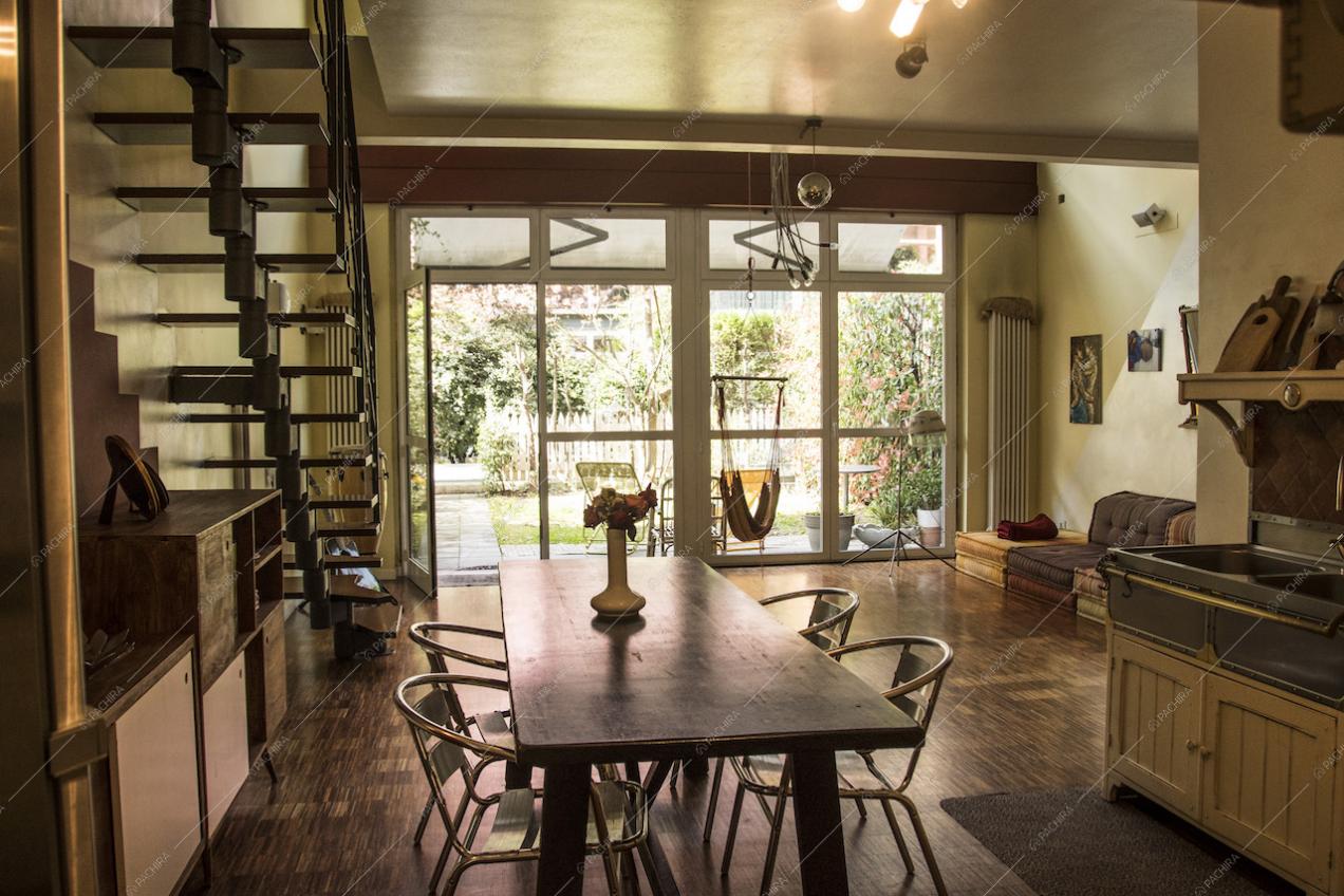 Vetrate nel living del Loft Strelizia