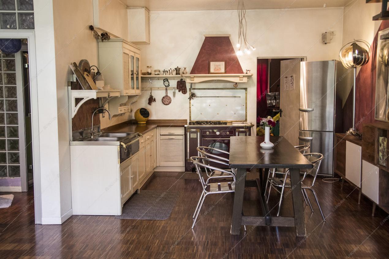 Cucina a vista moderna nel Loft