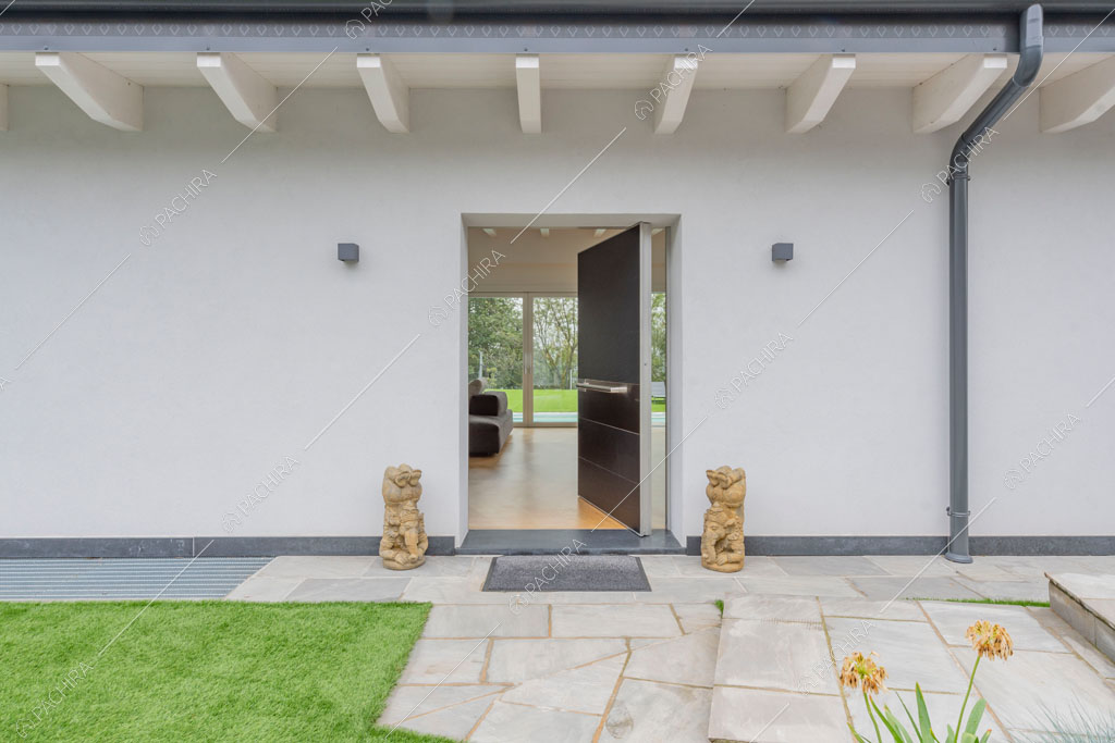 Ingresso della villa Amazonite, location in stile contemporaneo a Varese
