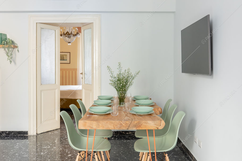 Sala da pranzo dell'appartamento Crescione, location in stile contemporaneo a Roma