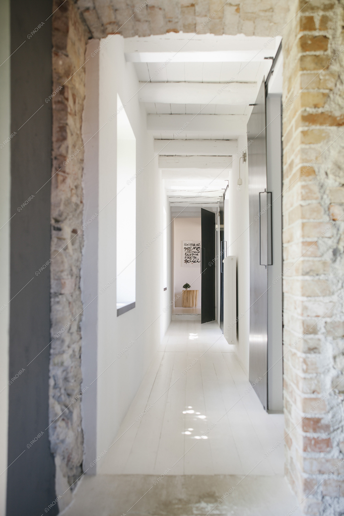 Corridoio della moderna villa Barba