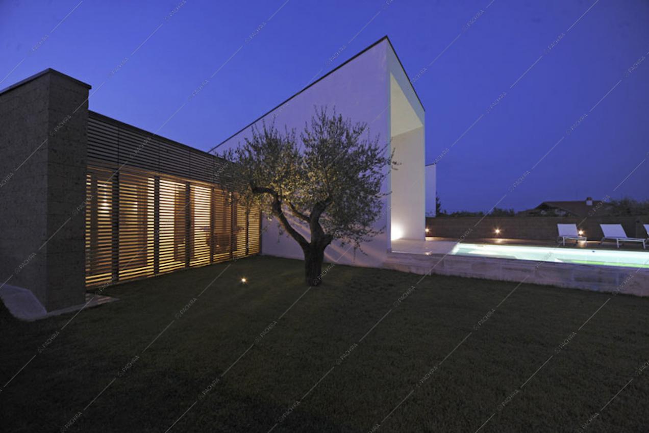 Gli esterni della Location Fieno di notte