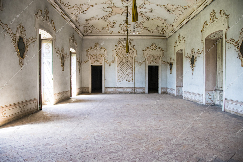 L'ampio salone affrescato di questa Dimora Storica