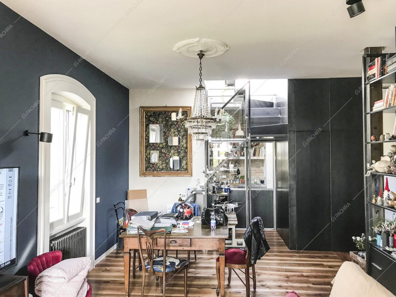Living di questo appartamento moderno a Roma