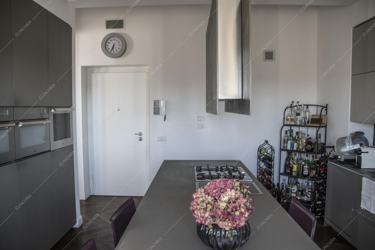 La cucina con penisola della Location Lime
