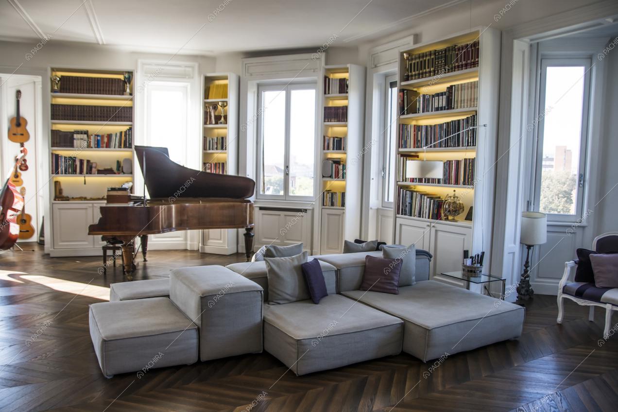Il salotto contemporaneo della Location Lime