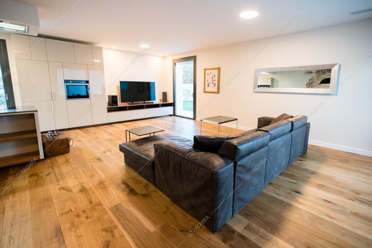Il salotto di una villa moderna a Milano