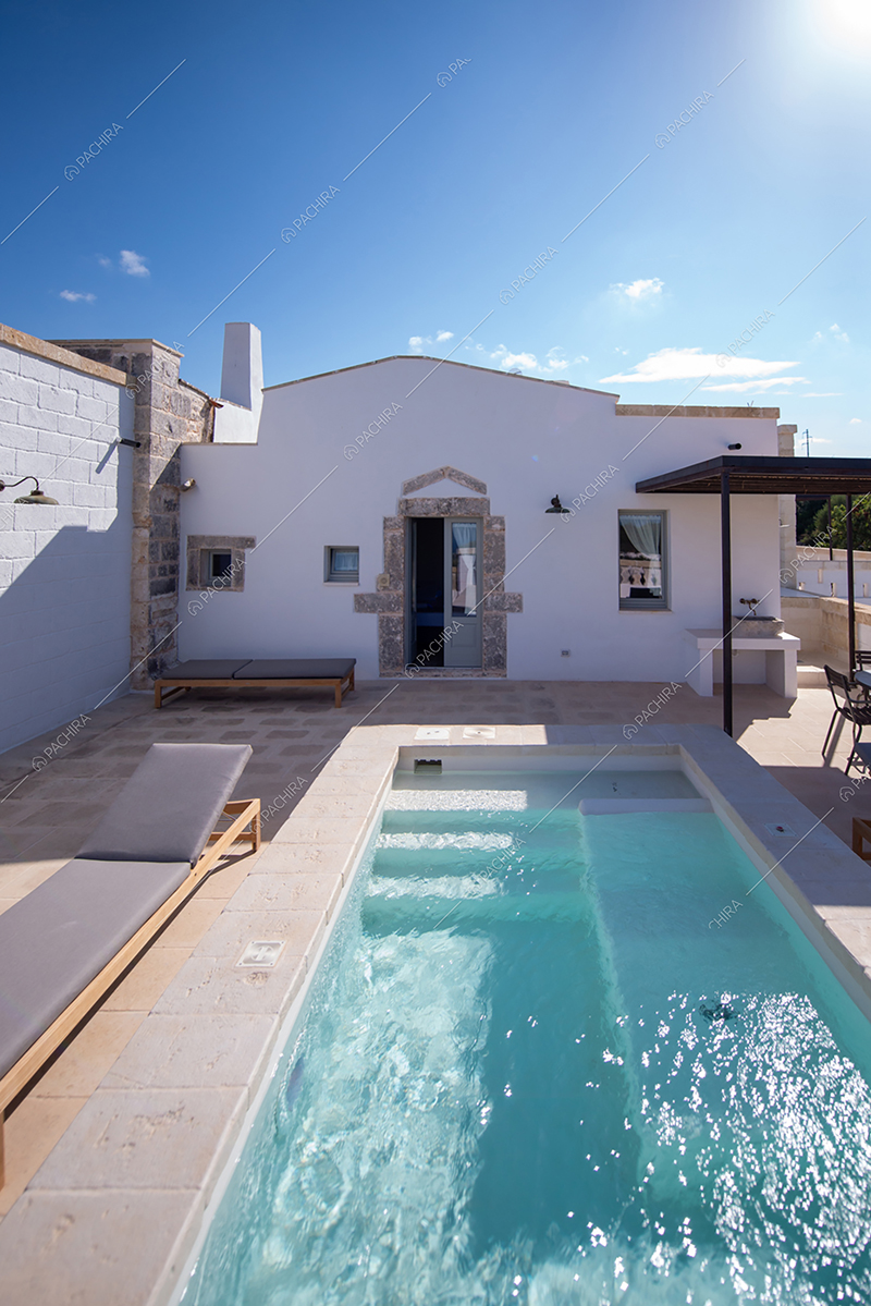 Piscina della masseria Athos, location in stile rustico a Brindisi