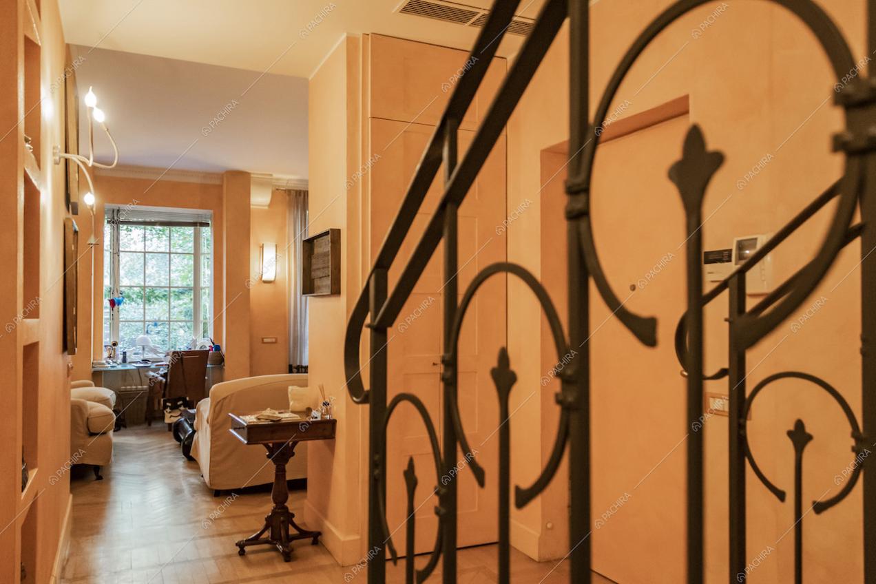 Atrio della villa Curcuma, location in stile contemporaneo a Milano