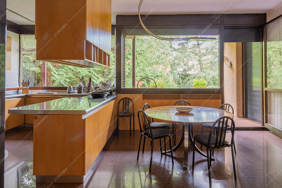 Cucina della villa Noce, location in stile vintage a Milano
