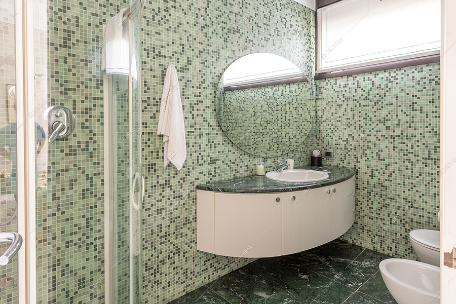 Bagno della villa Noce, location in stile vintage a Milano