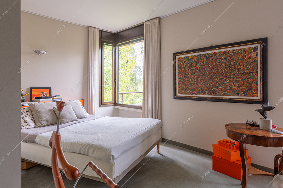 Camera da letto della villa Noce, location in stile vintage a Milano