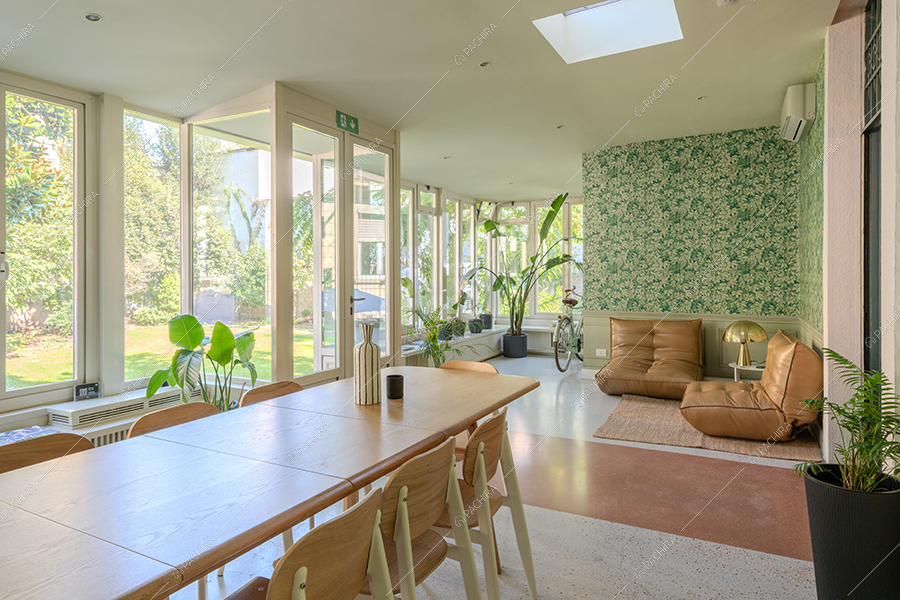 Sala da pranzo della villa Guadarella, location in stile contemporaneo a Milano