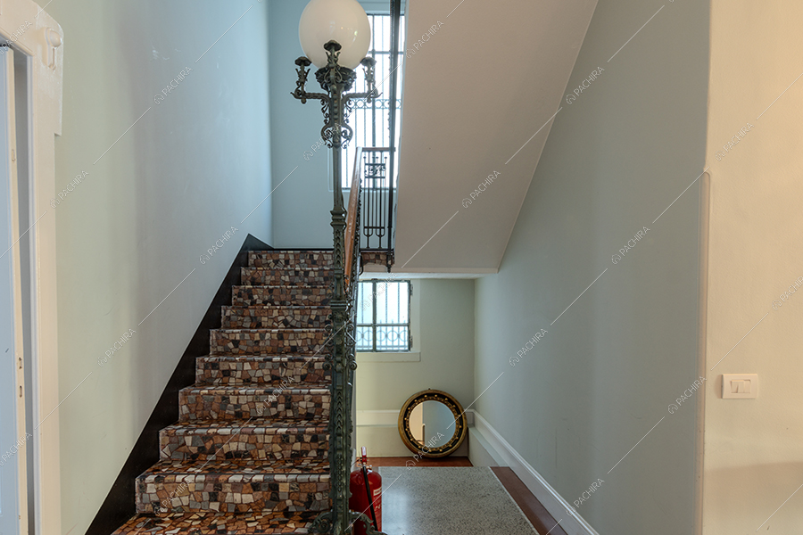 Scale della villa Guadarella, location in stile contemporaneo a Milano
