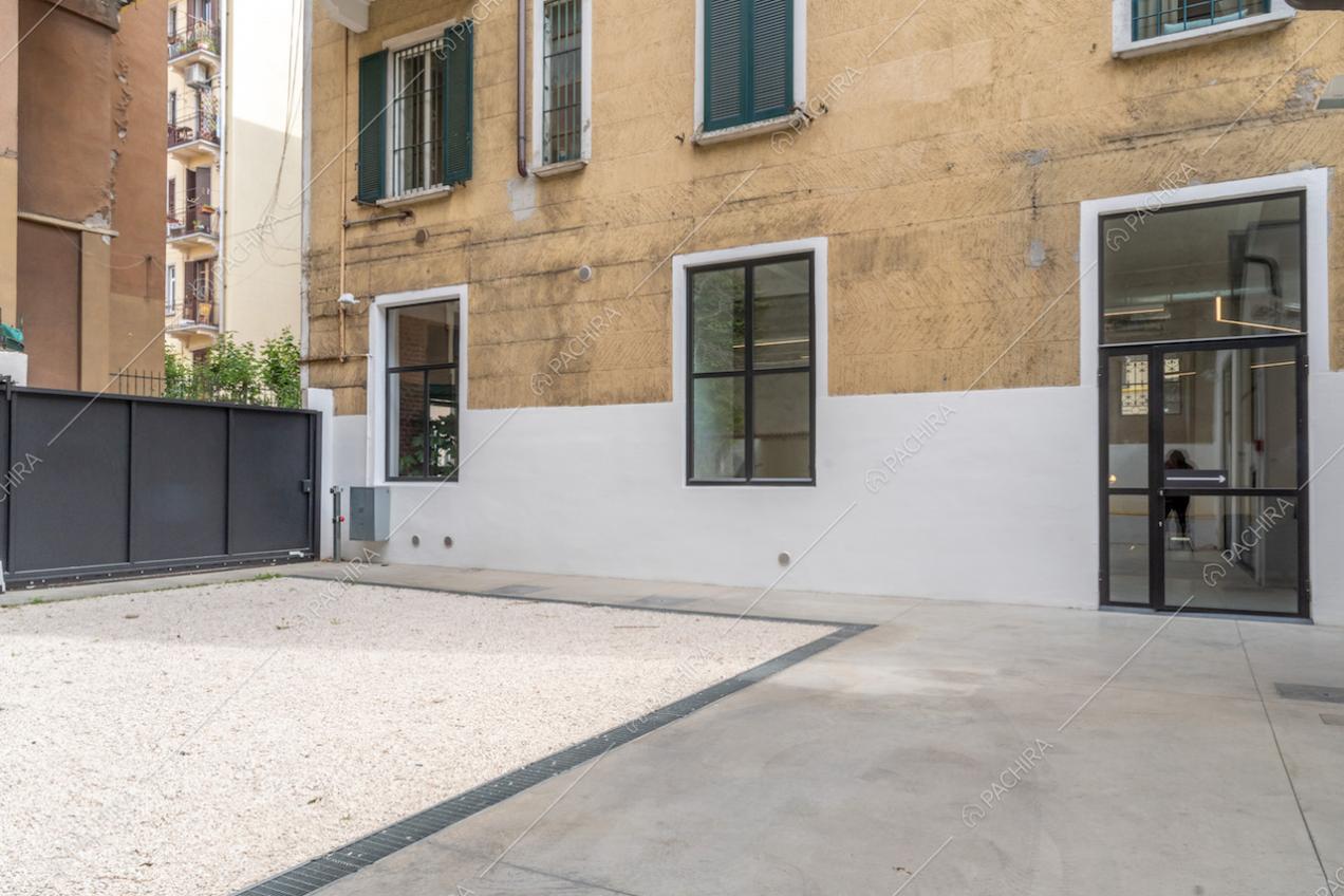 La terrazza con pavimento in ghiaia e cemento lisciato