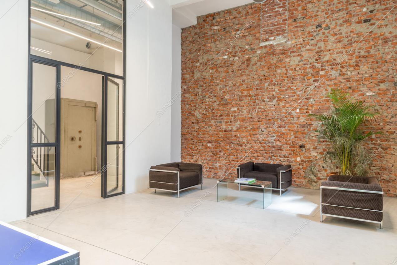 Zona di disimpegno con poltrone di design