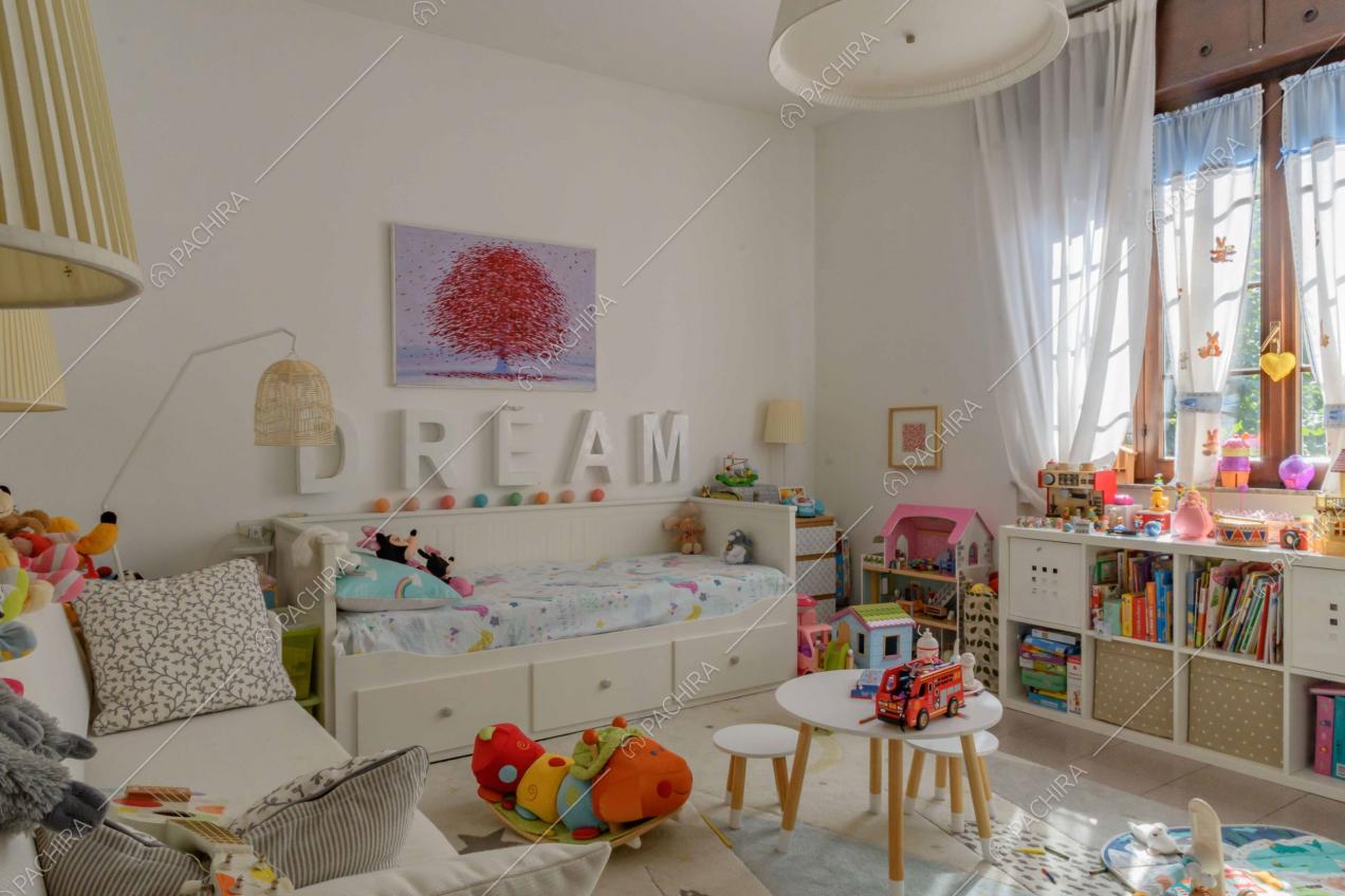Camera da letto da bambini in stile contemporaneo nella dépendance