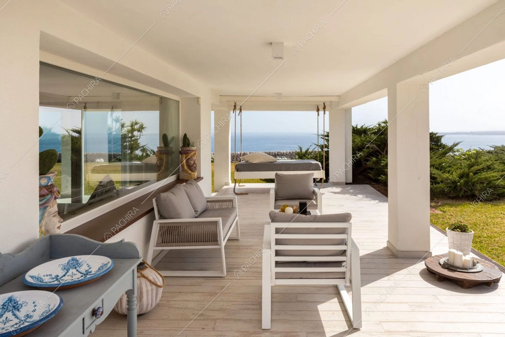 Veranda della villa Karoo, location in stile moderno a Siracusa