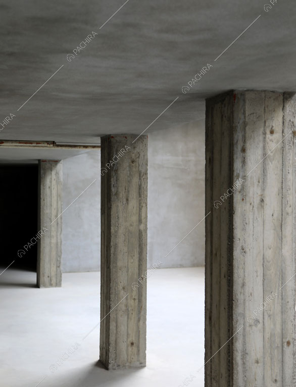 Soffitto in cemento a vista nell'espositivo Bayuda, location in stile industriale a Milano