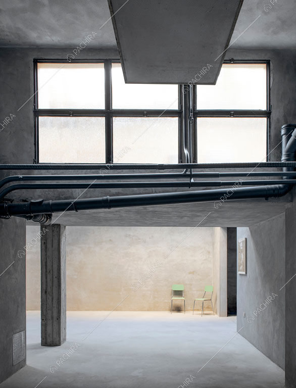 Vetrate in stile industriale nell'espositivo Bayuda, location in stile industriale a Milano