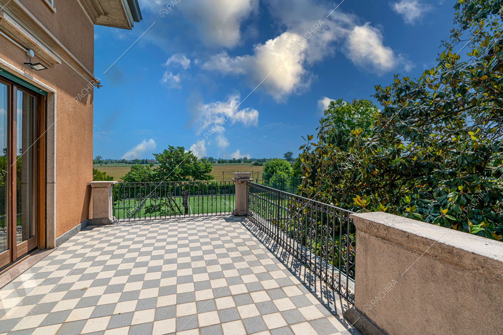 Terrazza della villa Ramaria, location in stile classico a Ravenna