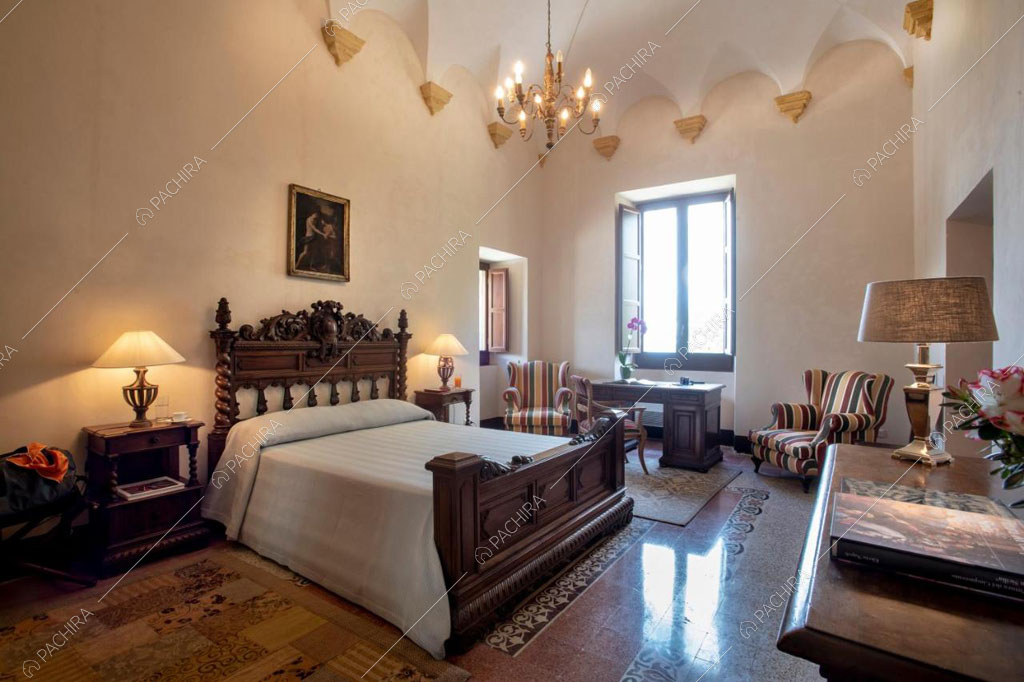 Pareti beige della camera da letto della chiesa Levante, location in stile classico a Palermo