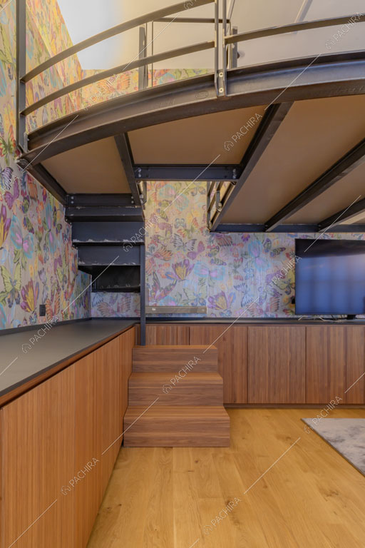 Pavimento in parquet nella zona living del loft Sechura, location in stile contemporaneo a Milano