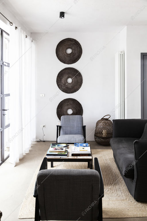 Sala con vetrate della masseria Ryn, location in stile contemporaneo a Brindisi
