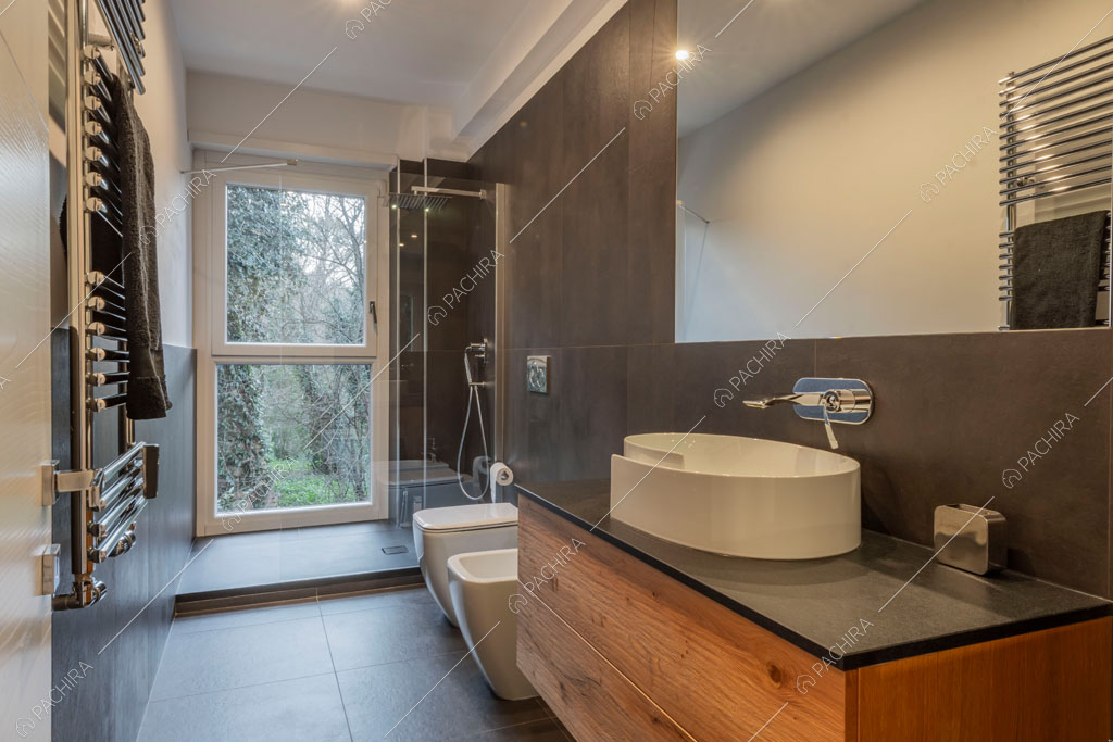 Bagno dell'appartamento Jojoba, location in stile contemporaneo a Roma