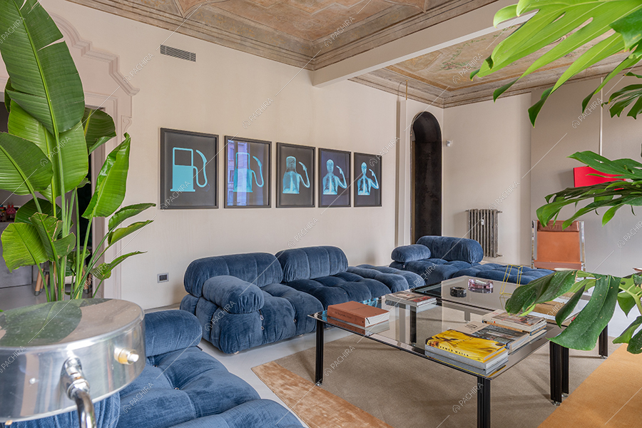 Salotto dell'appartamento Chaiotte, location in stile moderno a Milano