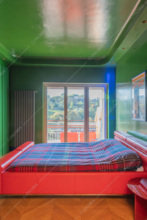 Camera da letto dell'appartamento Gila, location in stile contemporaneo a Roma