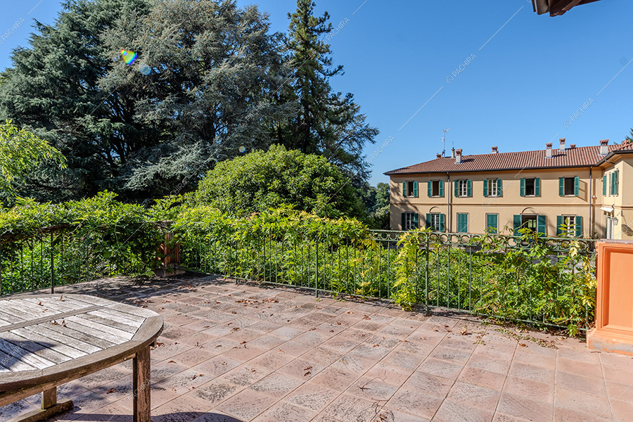Terrazza della dimora storica Rodopi, location in stile classico a Bergamo