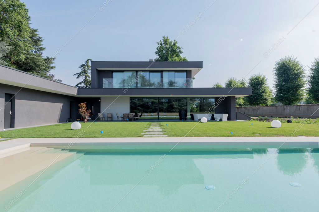 Piscina della villa Larimar, location in stile contemporaneo a Monza