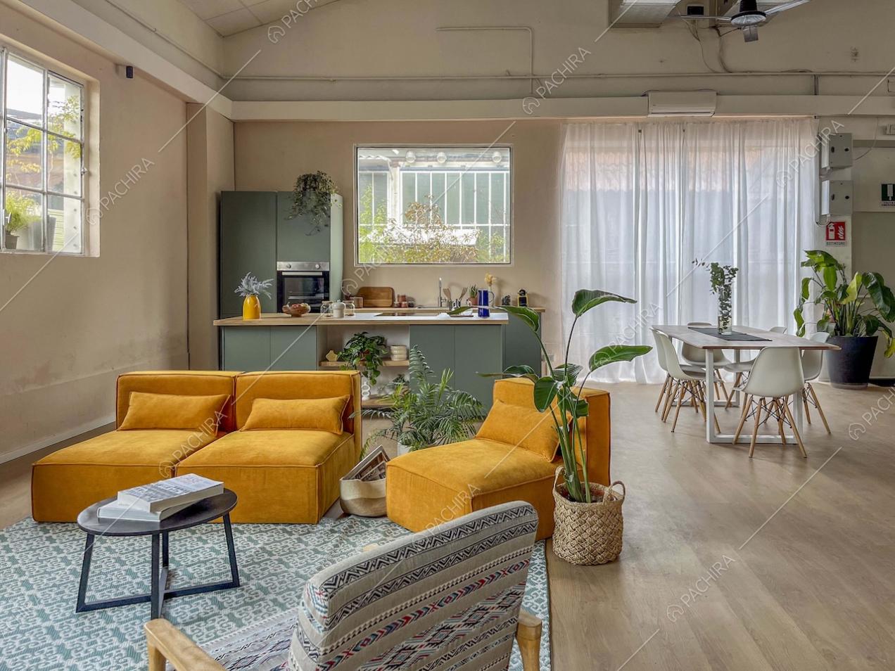 Salotto e cucina dello studio Eclipse, location in stile contemporaneo a Milano