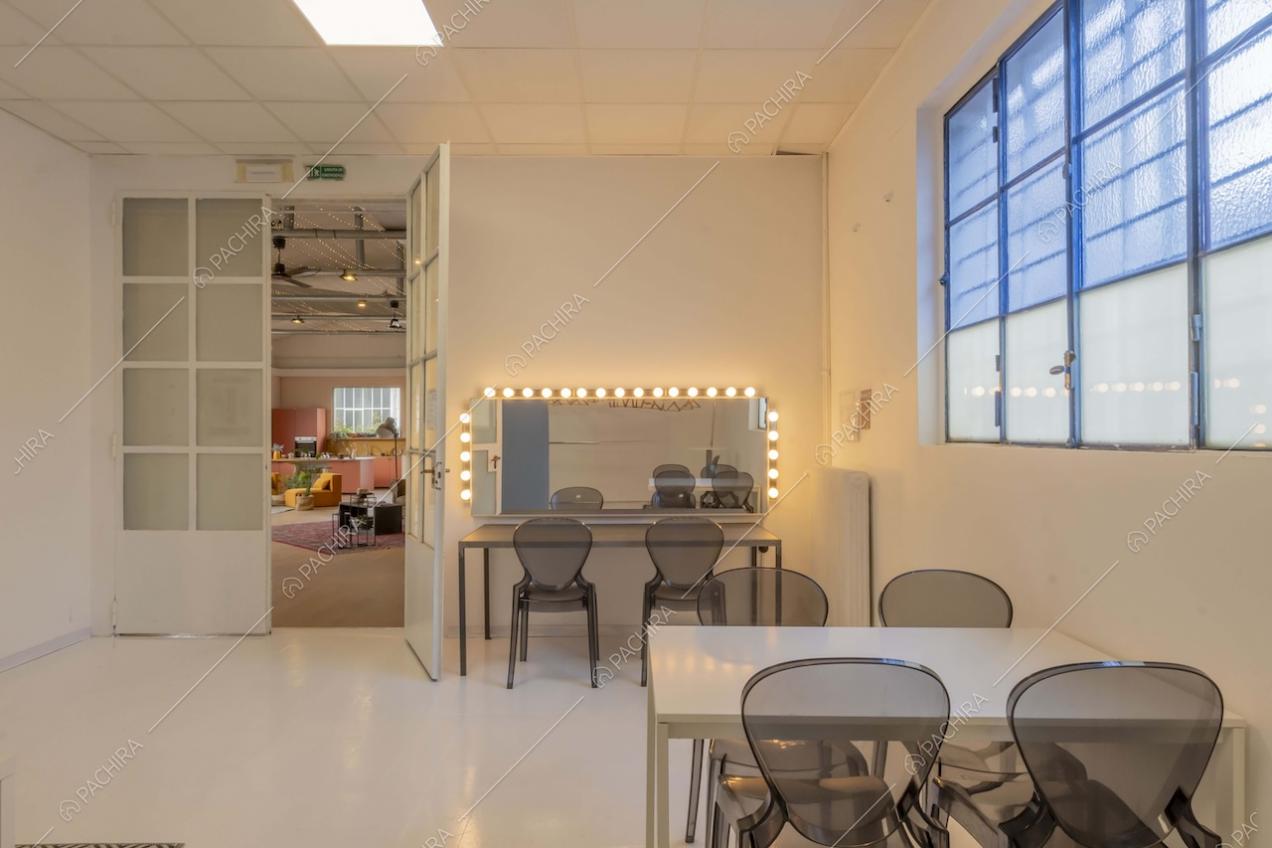 Camerino dello studio Eclipse, location in stile contemporaneo a Milano