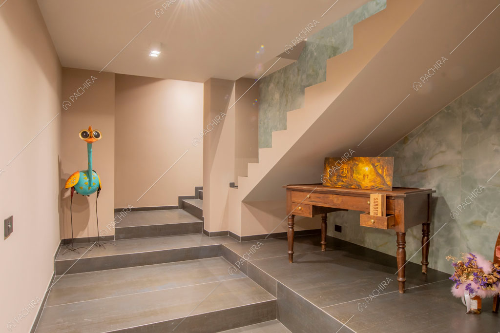 Scale della villa Yellowstone, location in stile contemporaneo a Bergamo