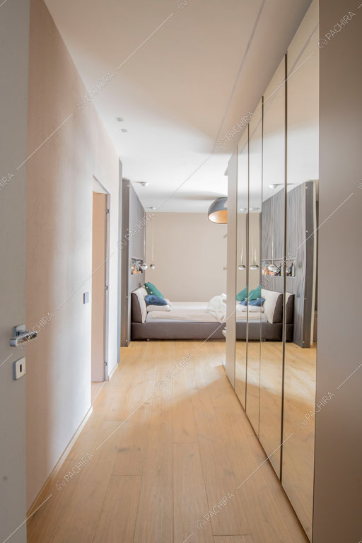 Corridoio della villa Yellowstone, location in stile contemporaneo a Bergamo