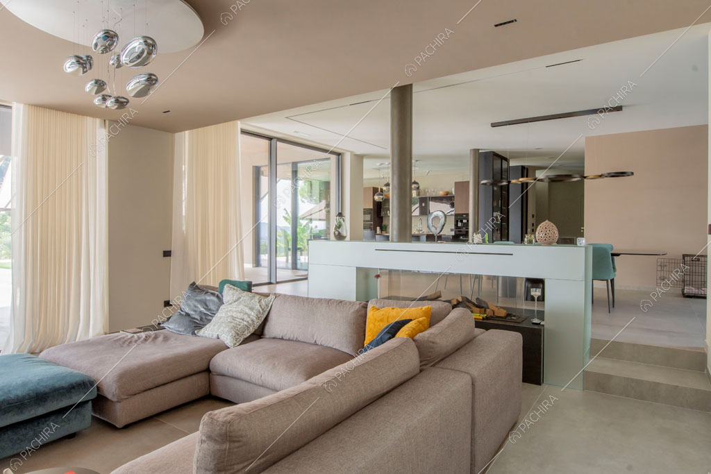 Sala della villa Yellowstone, location in stile contemporaneo a Bergamo