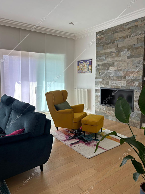 Salotto dell'appartamento Lepiota, location in stile contemporaneo a Roma