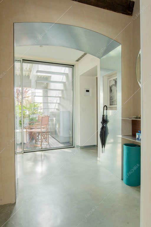 Zona living dell'appartamento Kamet, location in stile contemporaneo a Milano