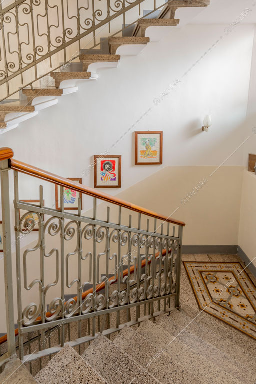 Scale della villa Oglio, location in stile moderno a Milano