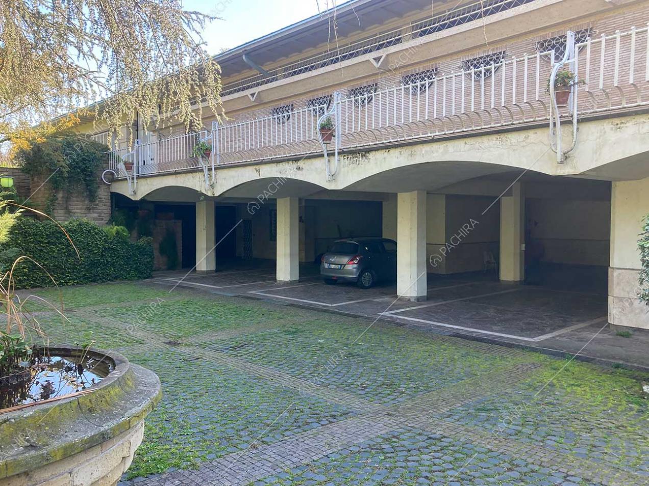 Esterni della villa Anastase, location in stile classico a Roma