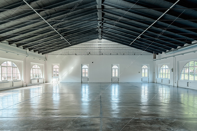 Open space di Annapurna, spazio espositivo in stile industriale a Lecco