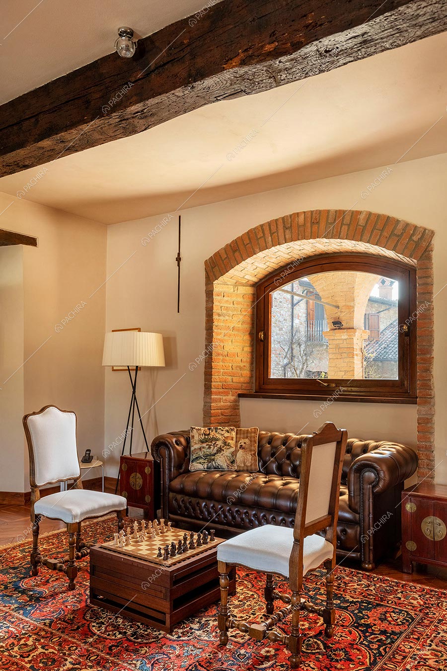 Salotto della villa Pampero, location in stile moderno a Piacenza